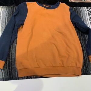 Size XS roolee crew neck, colors rust and navy blue